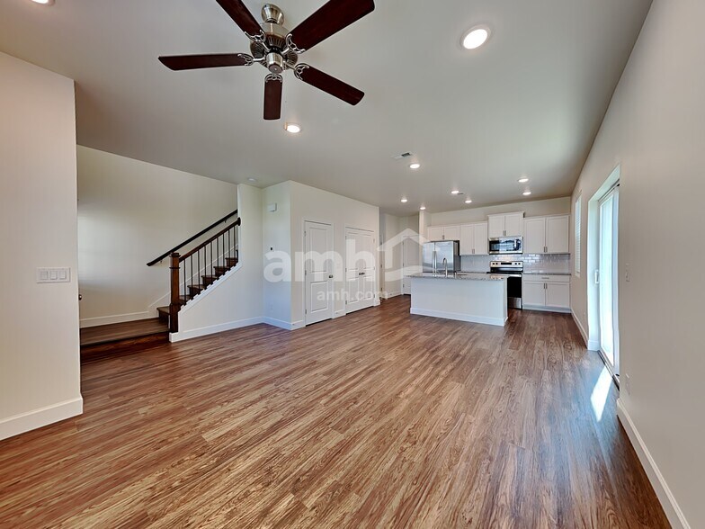 Building Photo - 33023 Lookout Ln