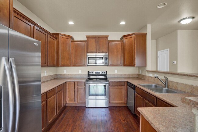 Building Photo - 5647 Celtic Cross Grove