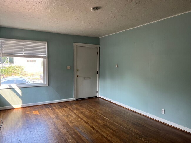 Building Photo - Spacious 1 Bedroom Close to N. Mississippi and Alberta! | MOVE IN SPECIAL