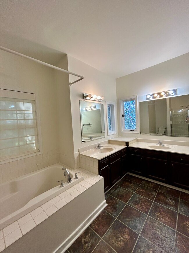 Building Photo - Rare Single-Level Ranch in Midlothian – 1,999 Sq Ft, 4BR/2.5BA with 1-Car Garage | St. James Woods
