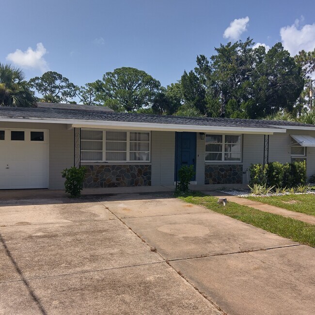 Building Photo - 112 Frances Dr