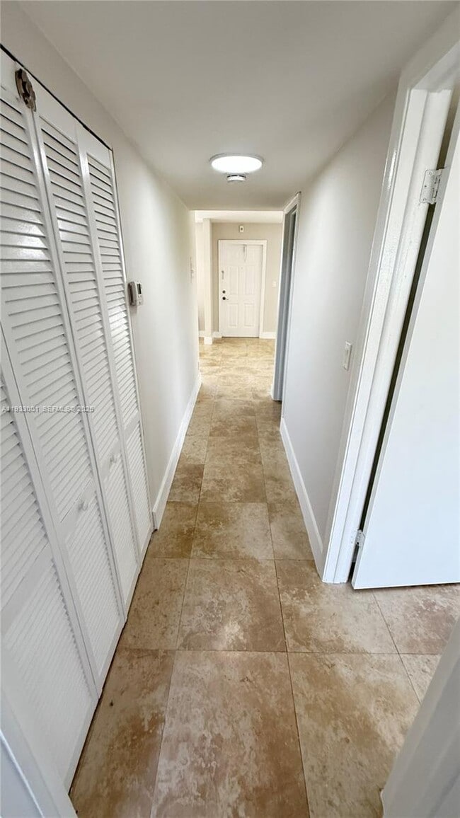 Building Photo - 500 NE 2nd St