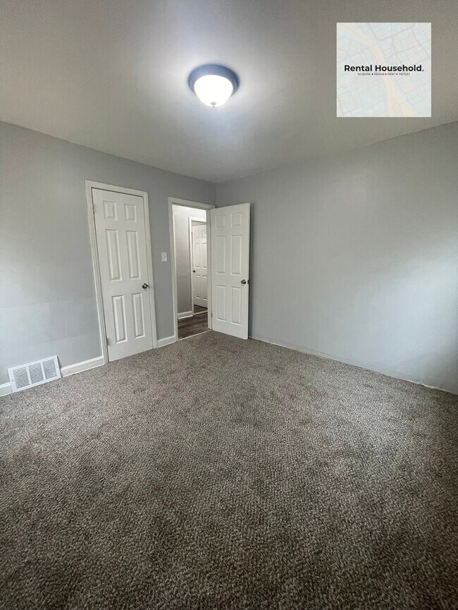 Building Photo - Stunning Renovated 3-Bedroom Bungalow-Move In Ready!!!
