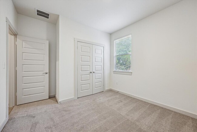 Building Photo - 11016 Tildon Ave