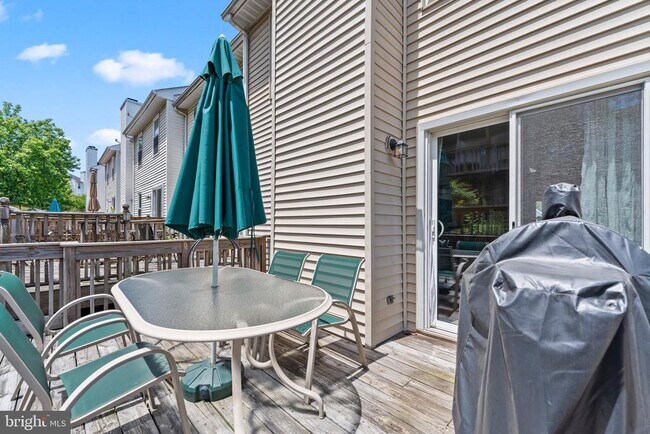 Building Photo - 1127 Kelfield Dr