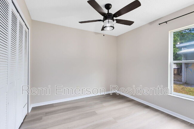 Building Photo - 10562 Bridlewood Ave