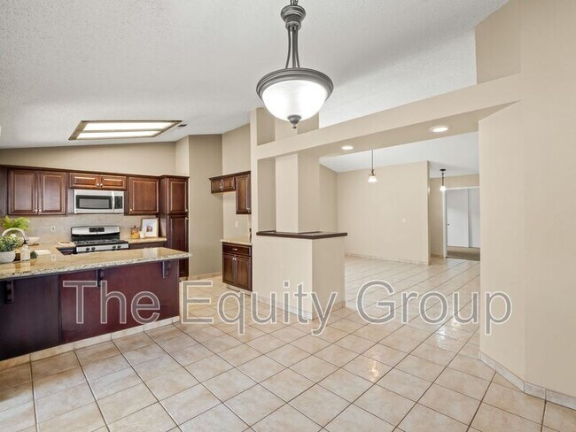 Building Photo - 1730 E Babcock Ave