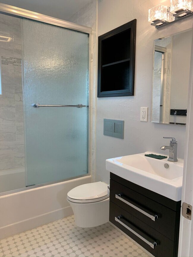 Building Photo - The Eagle Tower