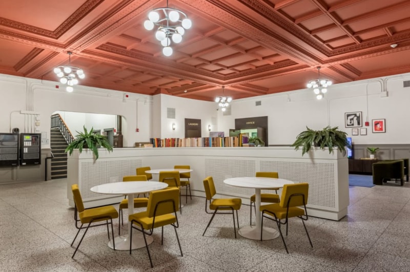 Building Photo - 6809 N Sheridan Rd