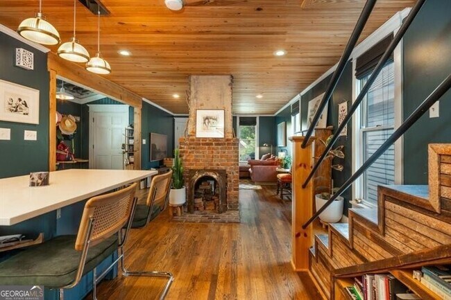 Building Photo - 154 Savannah St SE