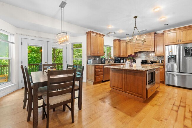Building Photo - 16611 Highland Summit Dr