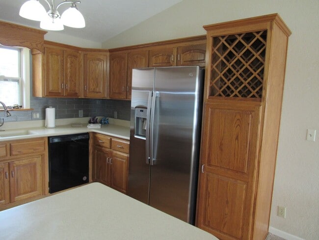 Building Photo - Top floor 2 bedroom condo in Camdenton