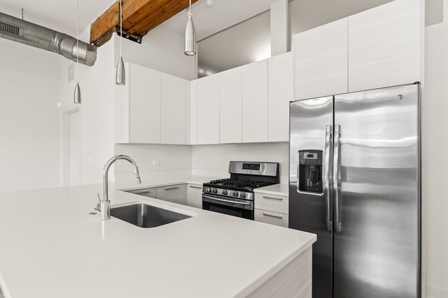 Building Photo - 1755 N Damen Ave