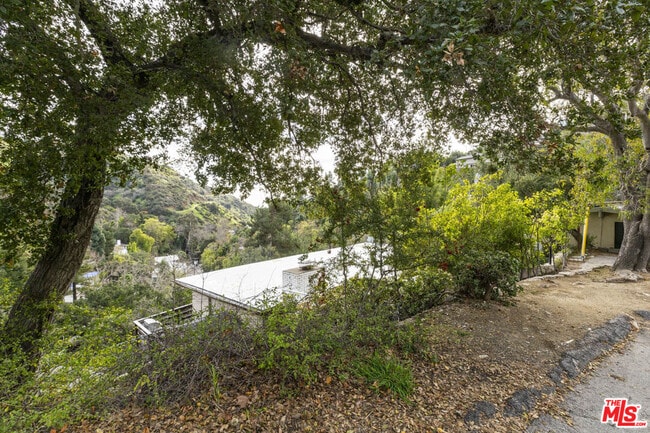 Building Photo - 2470 Zorada Dr