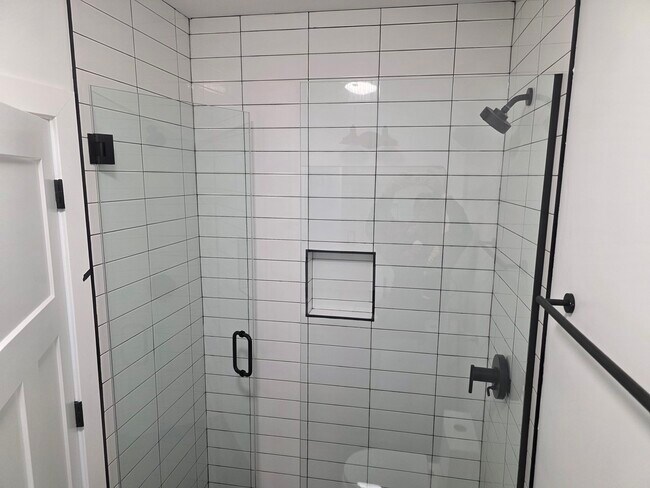 Building Photo - 6649 S Woodlawn Ave