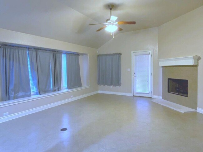 Building Photo - 313 Summer Pointe