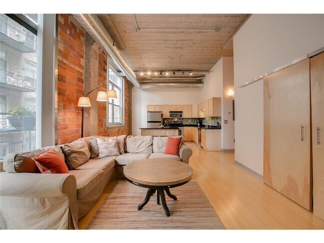 Building Photo - 521 S 7th St