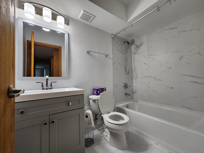 Building Photo - 5231 James Ln