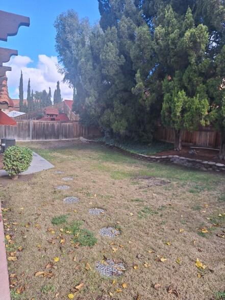 Building Photo - 39751 Amberley Cir