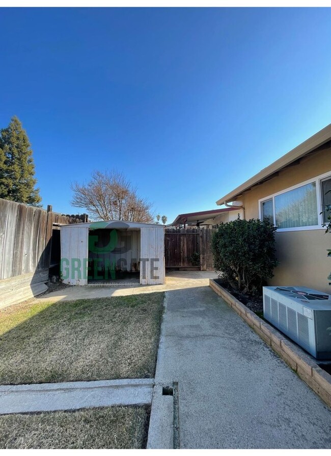 Building Photo - Charming 3 Bedroom 2 Bath Modesto home ava...