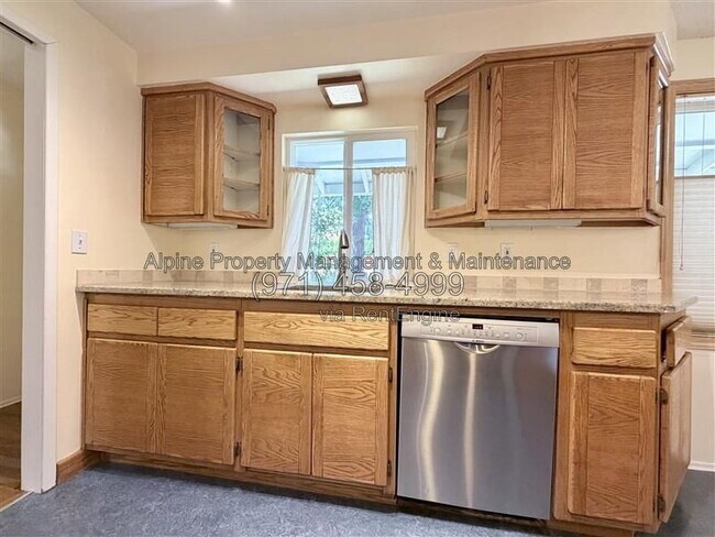 Building Photo - 4670 SW 160th Ave