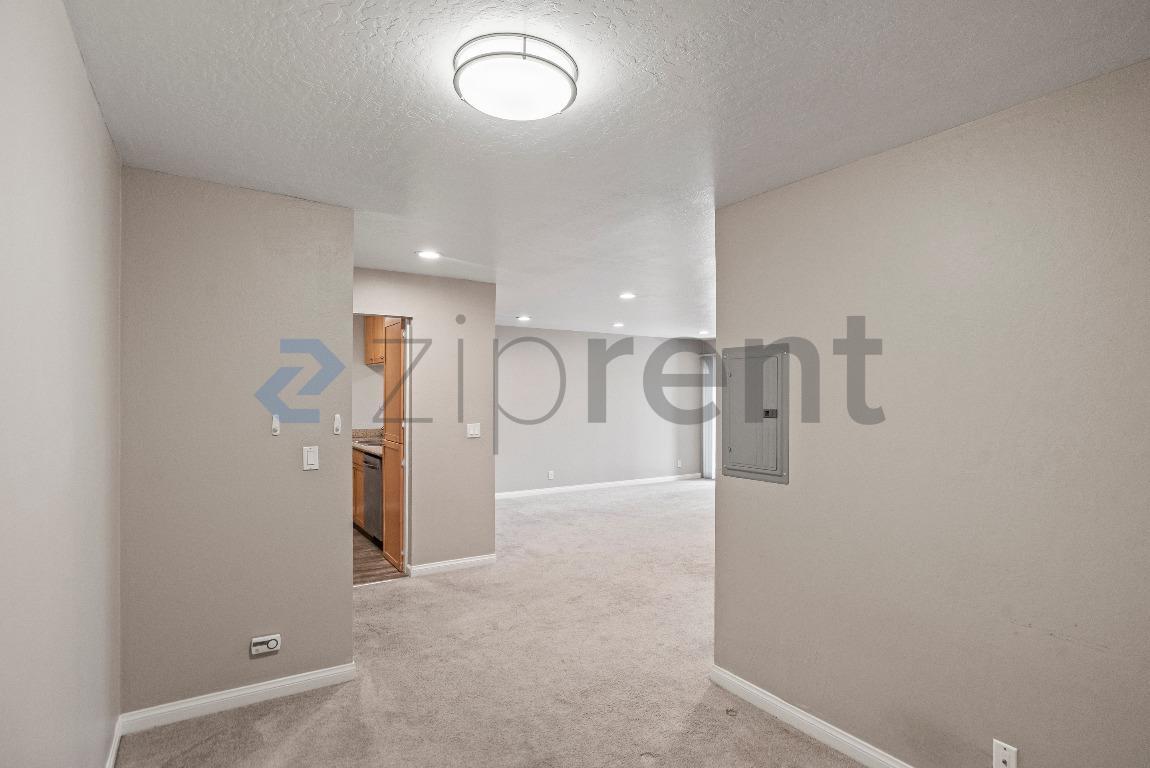 Building Photo - 1085 Murrieta Blvd