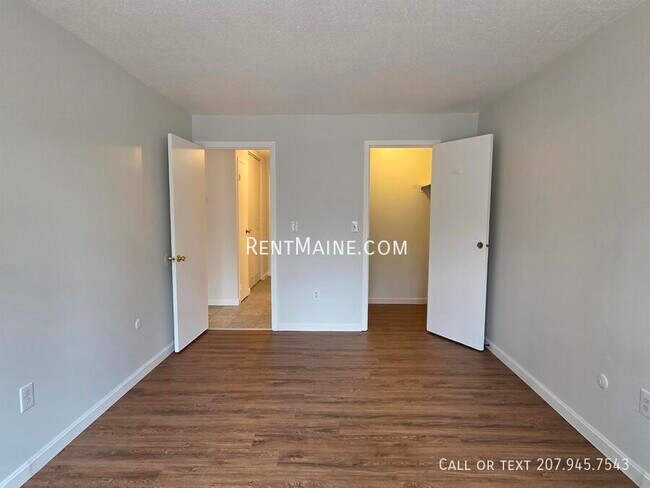 Building Photo - 10 Tall Pines Dr