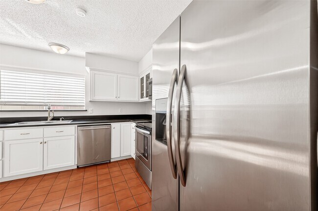 Building Photo - 11677 Village Pl Dr