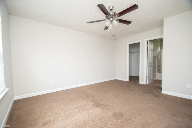 Building Photo - 3 br, 2.5 bath House - 2022 Sunset Village Dr