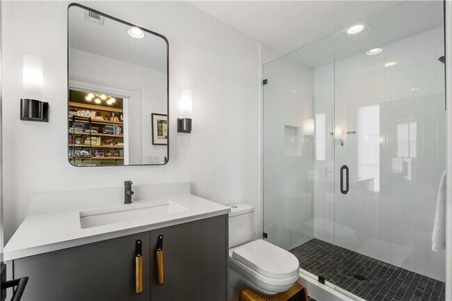 Building Photo - 661 Auburn Ave NE