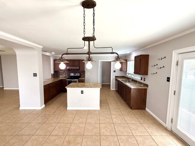 Building Photo - **APPLICATION RECEIVED** *MOVE IN SPECIAL* Beautiful 3 Bedroom Home with Granite Countertops & La...