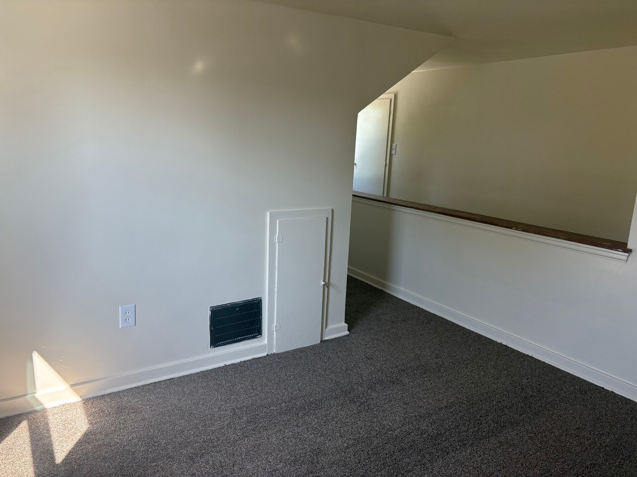 Upstairs - 4002 Saint James Ave