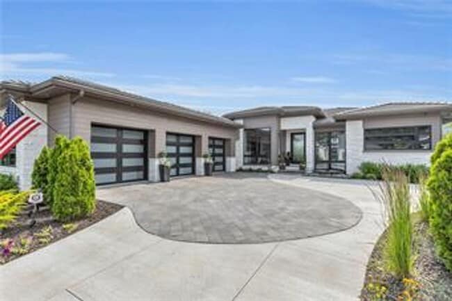 Building Photo - {5842} Luxury Rental in Forrest Ridge Esta...