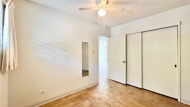 Building Photo - 2 BEDROOM UNIT WITH BALCONY AND BEAUTIFUL ...