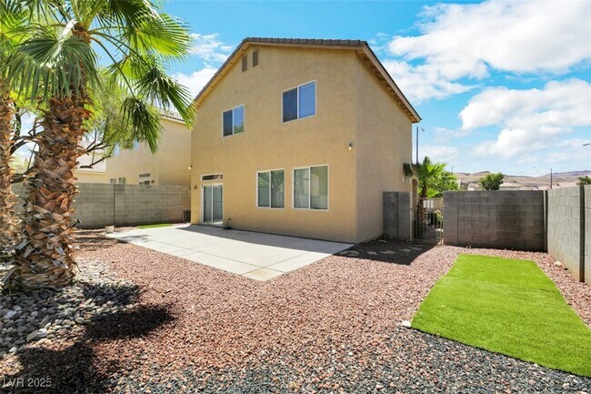 Building Photo - 7228 Quarterhorse Ln