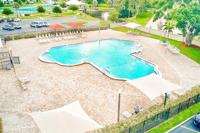 Building Photo - 2461 Rhodesian Dr