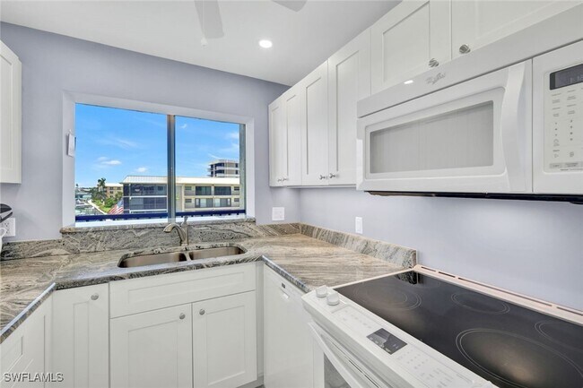 Building Photo - 3200 Gulf Shore Blvd N