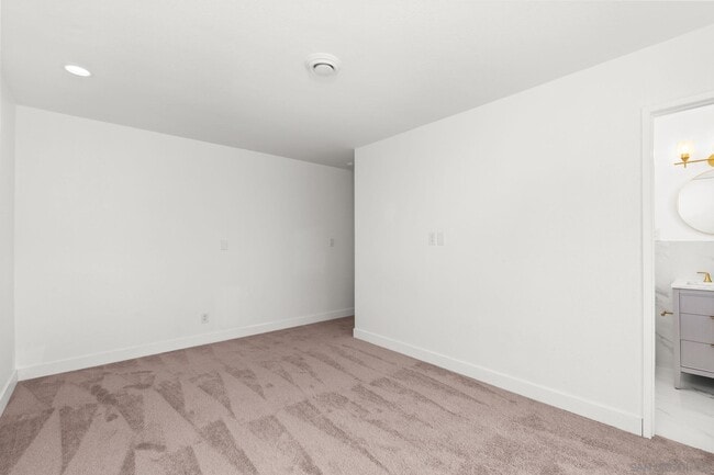 Building Photo - 614 5th Ave