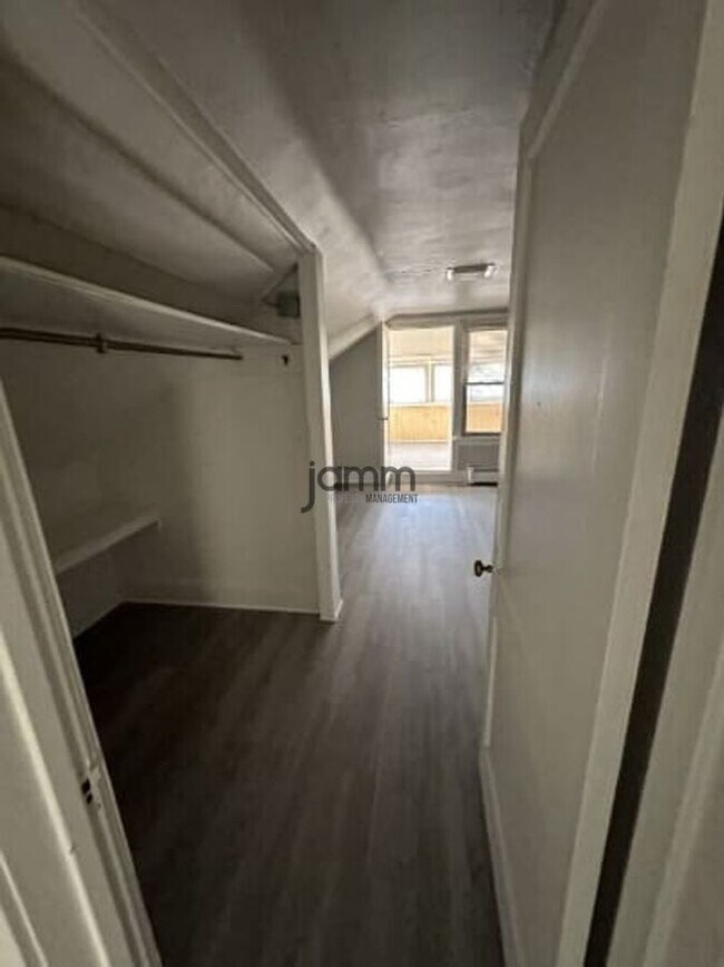 Building Photo - 14724 Clifton Blvd