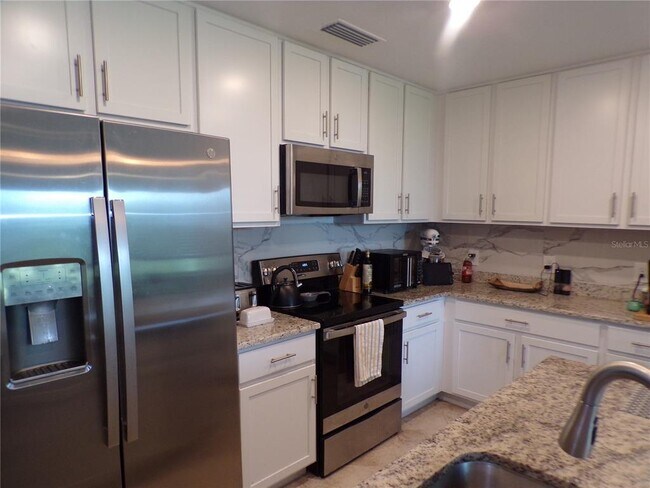 Building Photo - 14051 Heritage Landing Blvd