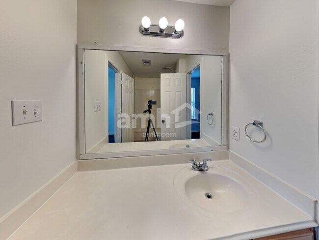 Building Photo - 2610 Dawn River Ln