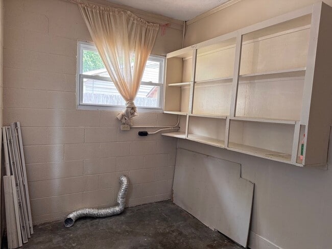 Building Photo - 2 BED, 2 BATH BRICK HOME LOCATED IN ASHEBORO!