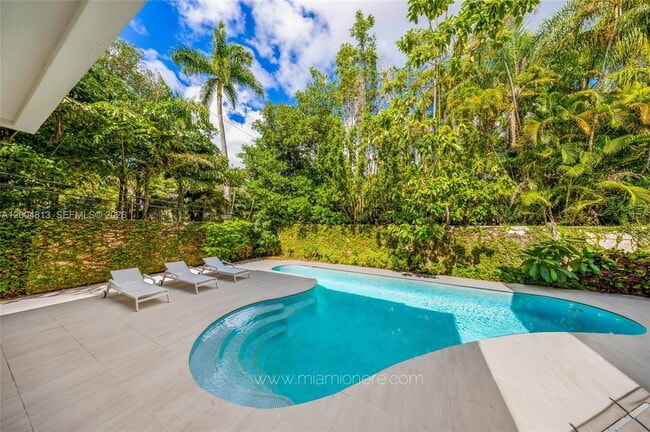 Building Photo - 3900 Douglas Rd