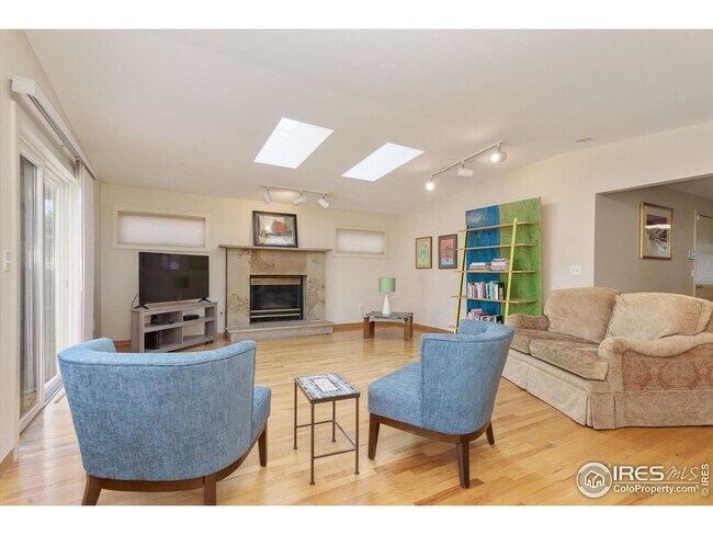 Building Photo - Charming 4-Bedroom Ranch in Prime Location...