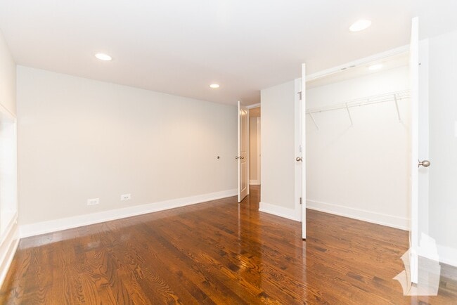 Building Photo - 1208 W Wrightwood Ave
