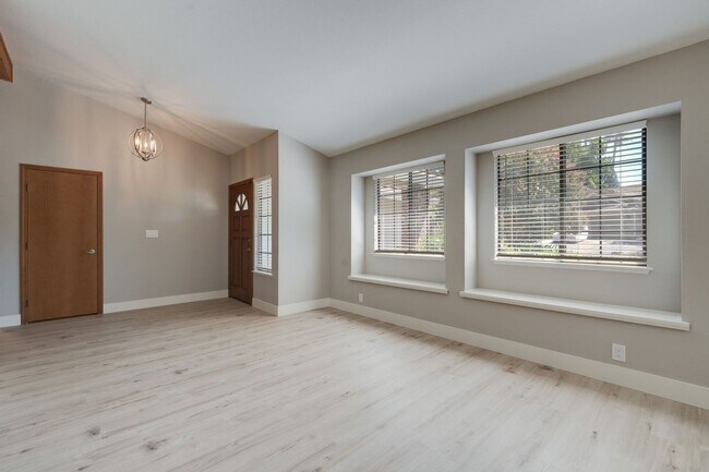 Building Photo - Bright and Stylish 4BD/2BA Home with 3 Car...