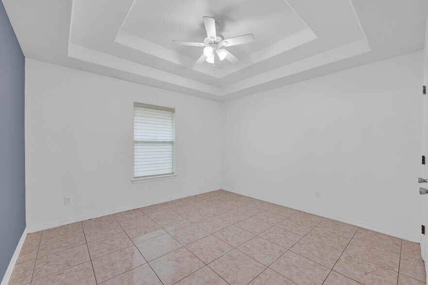 Building Photo - 1805 W Bronze St