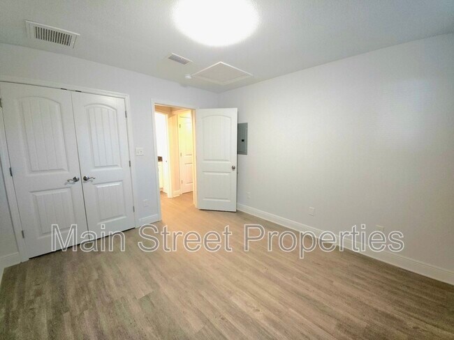 Building Photo - 313 N Navy Blvd