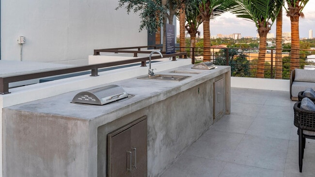 Building Photo - 425-475 E Atlantic Blvd