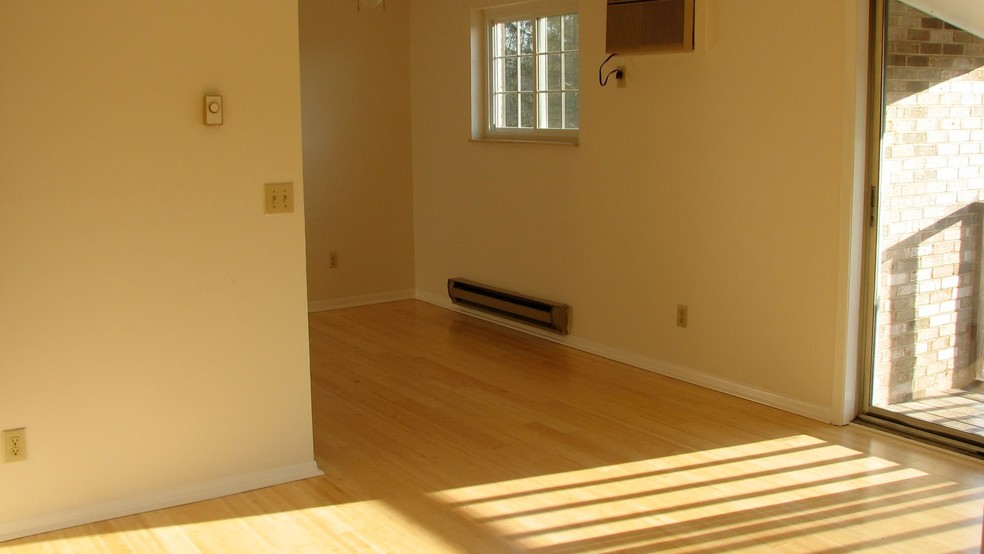 Dining area open to kitchen - 6360 Barre Rd